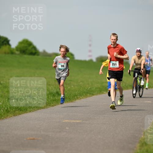 10.05.2026 - 8. Wedeler Halbmarathon Dr. Thomas Lammeyer http://msf.ph/oto/9692508 10.05.2026 11:15:54 Laufen 251 meine-sportfotos.de