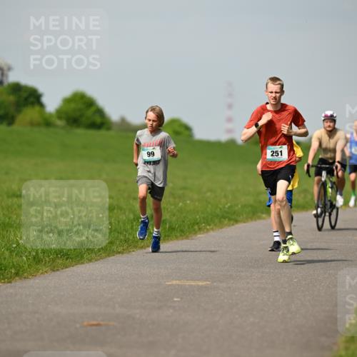 10.05.2026 - 8. Wedeler Halbmarathon Dr. Thomas Lammeyer http://msf.ph/oto/9692513 10.05.2026 11:15:54 Laufen 251 meine-sportfotos.de