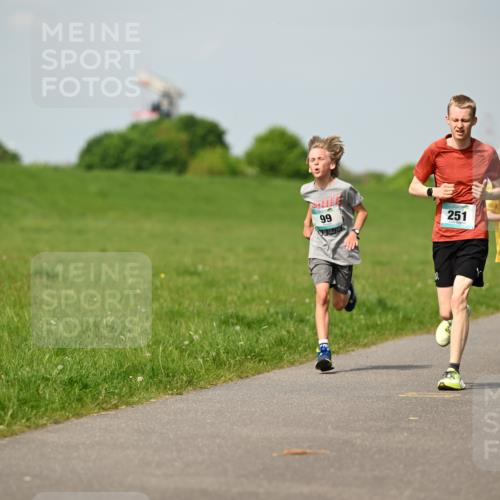 10.05.2026 - 8. Wedeler Halbmarathon Dr. Thomas Lammeyer http://msf.ph/oto/9692526 10.05.2026 11:15:55 Laufen 251, 218 meine-sportfotos.de