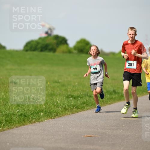 10.05.2026 - 8. Wedeler Halbmarathon Dr. Thomas Lammeyer http://msf.ph/oto/9692529 10.05.2026 11:15:55 Laufen 251 meine-sportfotos.de