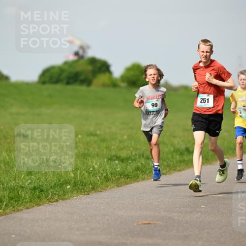 10.05.2026 - 8. Wedeler Halbmarathon Dr. Thomas Lammeyer http://msf.ph/oto/9692531 10.05.2026 11:15:55 Laufen 251 meine-sportfotos.de