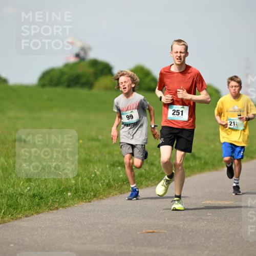 10.05.2026 - 8. Wedeler Halbmarathon Dr. Thomas Lammeyer http://msf.ph/oto/9692541 10.05.2026 11:15:56 Laufen 251 meine-sportfotos.de