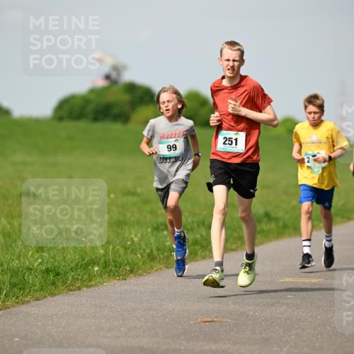 10.05.2026 - 8. Wedeler Halbmarathon Dr. Thomas Lammeyer http://msf.ph/oto/9692543 10.05.2026 11:15:56 Laufen 251 meine-sportfotos.de