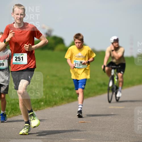 10.05.2026 - 8. Wedeler Halbmarathon Dr. Thomas Lammeyer http://msf.ph/oto/9692557 10.05.2026 11:15:57 Laufen 251, 218 meine-sportfotos.de