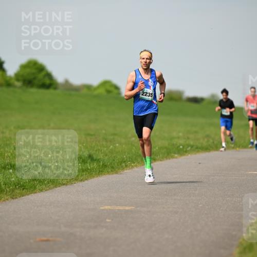 10.05.2026 - 8. Wedeler Halbmarathon Dr. Thomas Lammeyer http://msf.ph/oto/9692567 10.05.2026 11:16:00 Laufen 2235 meine-sportfotos.de