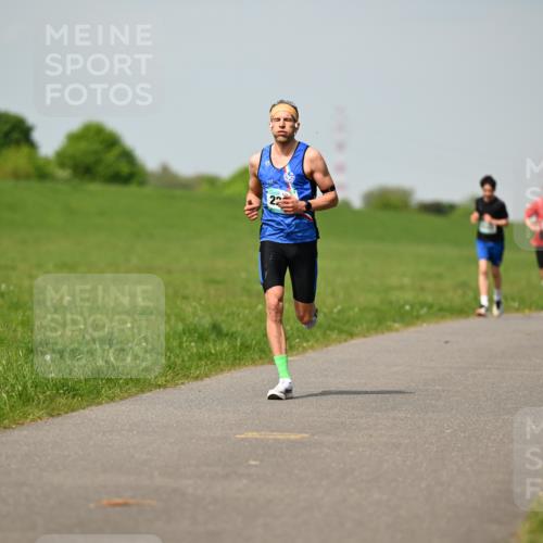 10.05.2026 - 8. Wedeler Halbmarathon Dr. Thomas Lammeyer http://msf.ph/oto/9692578 10.05.2026 11:16:01 Laufen  meine-sportfotos.de