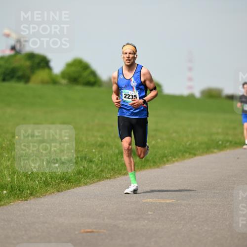 10.05.2026 - 8. Wedeler Halbmarathon Dr. Thomas Lammeyer http://msf.ph/oto/9692594 10.05.2026 11:16:02 Laufen 2235 meine-sportfotos.de
