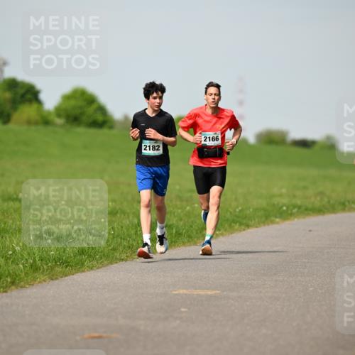 10.05.2026 - 8. Wedeler Halbmarathon Dr. Thomas Lammeyer http://msf.ph/oto/9692634 10.05.2026 11:16:09 Laufen 2182, 2166 meine-sportfotos.de