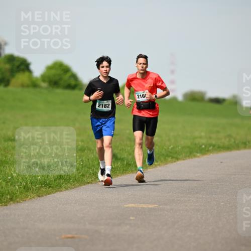 10.05.2026 - 8. Wedeler Halbmarathon Dr. Thomas Lammeyer http://msf.ph/oto/9692639 10.05.2026 11:16:09 Laufen 2182, 216 meine-sportfotos.de