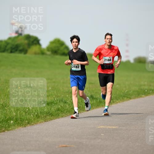 10.05.2026 - 8. Wedeler Halbmarathon Dr. Thomas Lammeyer http://msf.ph/oto/9692645 10.05.2026 11:16:09 Laufen 2182, 2166 meine-sportfotos.de