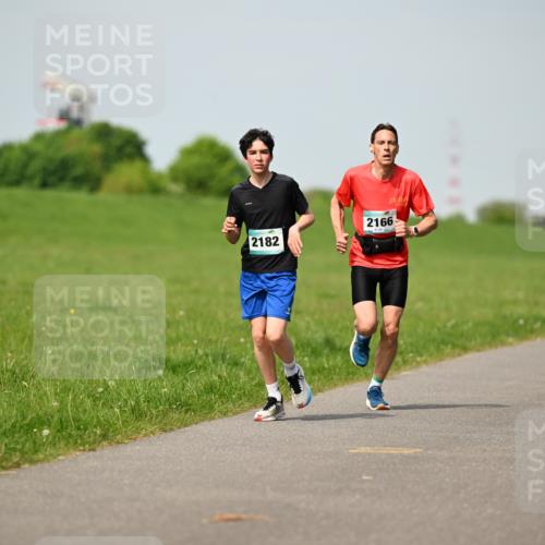 10.05.2026 - 8. Wedeler Halbmarathon Dr. Thomas Lammeyer http://msf.ph/oto/9692647 10.05.2026 11:16:09 Laufen 2182, 2166 meine-sportfotos.de