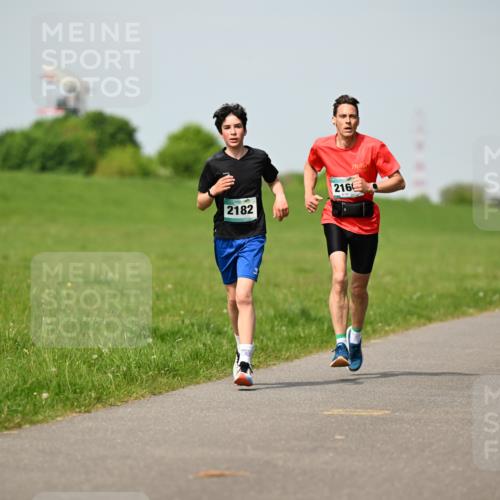 10.05.2026 - 8. Wedeler Halbmarathon Dr. Thomas Lammeyer http://msf.ph/oto/9692650 10.05.2026 11:16:10 Laufen 2182, 216 meine-sportfotos.de