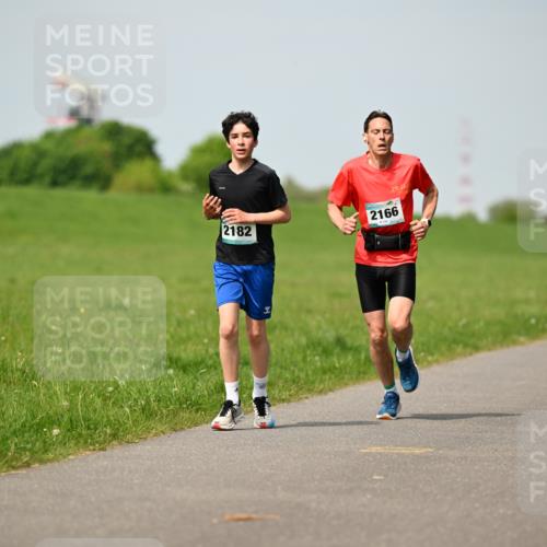 10.05.2026 - 8. Wedeler Halbmarathon Dr. Thomas Lammeyer http://msf.ph/oto/9692654 10.05.2026 11:16:10 Laufen 2182, 2166 meine-sportfotos.de