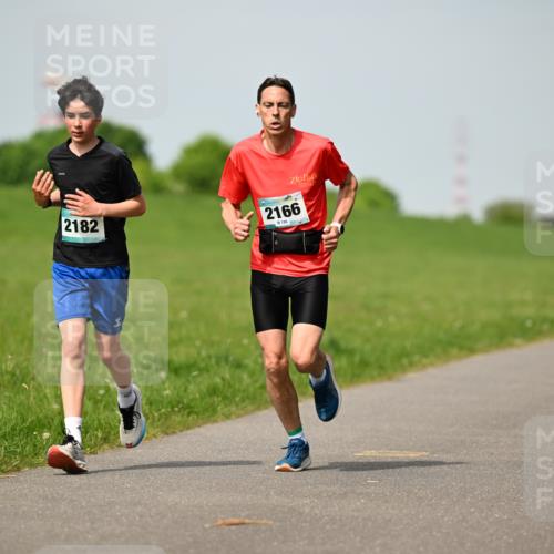 10.05.2026 - 8. Wedeler Halbmarathon Dr. Thomas Lammeyer http://msf.ph/oto/9692674 10.05.2026 11:16:11 Laufen 2182, 2166 meine-sportfotos.de