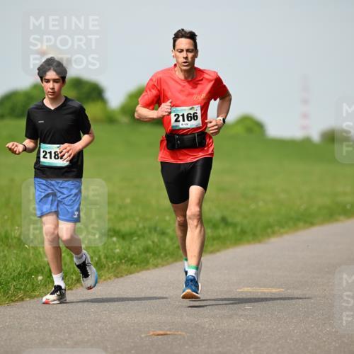 10.05.2026 - 8. Wedeler Halbmarathon Dr. Thomas Lammeyer http://msf.ph/oto/9692675 10.05.2026 11:16:11 Laufen 2182, 2166 meine-sportfotos.de