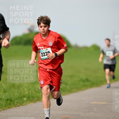 10.05.2026 - 8. Wedeler Halbmarathon Dr. Thomas Lammeyer http://msf.ph/oto/9692793 10.05.2026 11:16:26 Laufen 477, 2225 meine-sportfotos.de