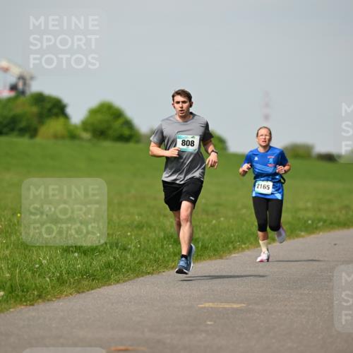 10.05.2026 - 8. Wedeler Halbmarathon Dr. Thomas Lammeyer http://msf.ph/oto/9692802 10.05.2026 11:16:28 Laufen 808, 2165 meine-sportfotos.de