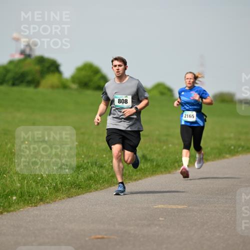 10.05.2026 - 8. Wedeler Halbmarathon Dr. Thomas Lammeyer http://msf.ph/oto/9692812 10.05.2026 11:16:28 Laufen 808, 2165 meine-sportfotos.de