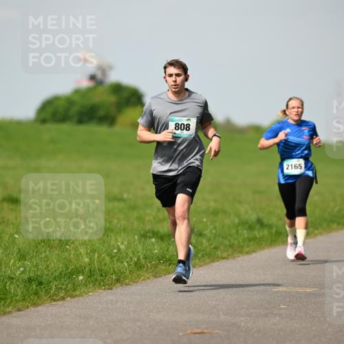 10.05.2026 - 8. Wedeler Halbmarathon Dr. Thomas Lammeyer http://msf.ph/oto/9692827 10.05.2026 11:16:29 Laufen 808, 2165 meine-sportfotos.de
