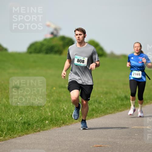 10.05.2026 - 8. Wedeler Halbmarathon Dr. Thomas Lammeyer http://msf.ph/oto/9692832 10.05.2026 11:16:29 Laufen 808, 2165 meine-sportfotos.de