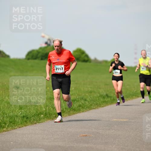 10.05.2026 - 8. Wedeler Halbmarathon Dr. Thomas Lammeyer http://msf.ph/oto/9692902 10.05.2026 11:16:41 Laufen 2117 meine-sportfotos.de