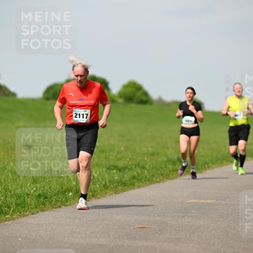 10.05.2026 - 8. Wedeler Halbmarathon Dr. Thomas Lammeyer http://msf.ph/oto/9692909 10.05.2026 11:16:41 Laufen 2117 meine-sportfotos.de