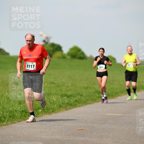 10.05.2026 - 8. Wedeler Halbmarathon Dr. Thomas Lammeyer http://msf.ph/oto/9692915 10.05.2026 11:16:42 Laufen 2117 meine-sportfotos.de