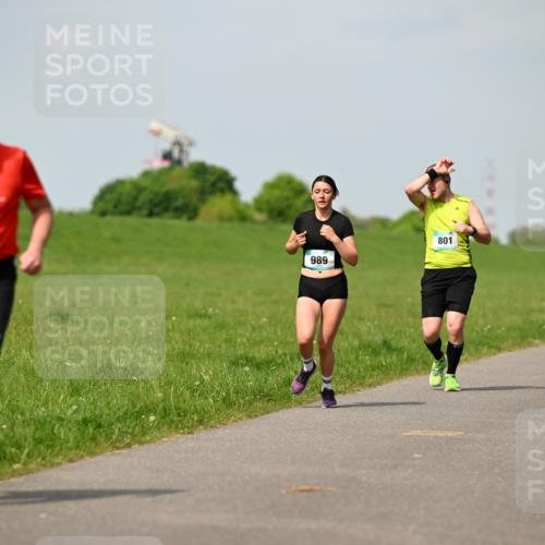 10.05.2026 - 8. Wedeler Halbmarathon Dr. Thomas Lammeyer http://msf.ph/oto/9692930 10.05.2026 11:16:43 Laufen 2117, 989, 801, 1027 meine-sportfotos.de