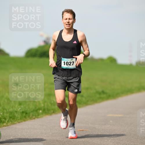 10.05.2026 - 8. Wedeler Halbmarathon Dr. Thomas Lammeyer http://msf.ph/oto/9693015 10.05.2026 11:16:48 Laufen 801, 1027 meine-sportfotos.de