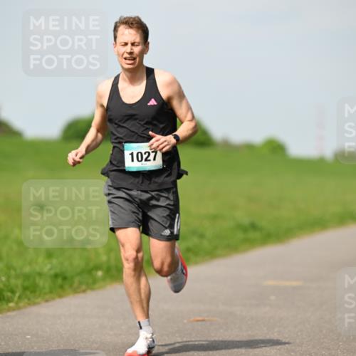 10.05.2026 - 8. Wedeler Halbmarathon Dr. Thomas Lammeyer http://msf.ph/oto/9693018 10.05.2026 11:16:49 Laufen 1027 meine-sportfotos.de