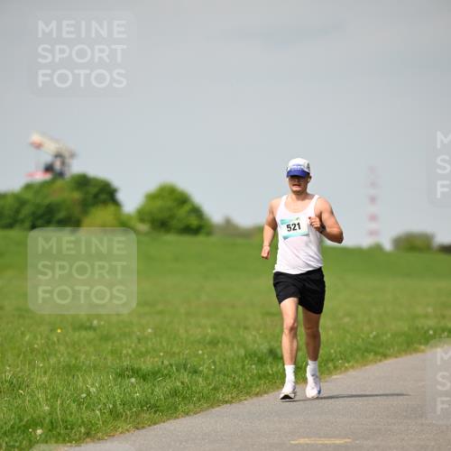 10.05.2026 - 8. Wedeler Halbmarathon Dr. Thomas Lammeyer http://msf.ph/oto/9693025 10.05.2026 11:17:04 Laufen 521 meine-sportfotos.de