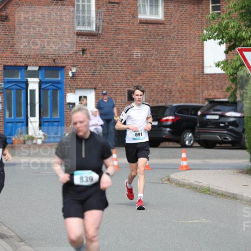 10.05.2026 - 8. Wedeler Halbmarathon Andreas Tolksdorf http://msf.ph/oto/9693037 10.05.2026 10:17:48 Laufen 475, 839, 691 meine-sportfotos.de