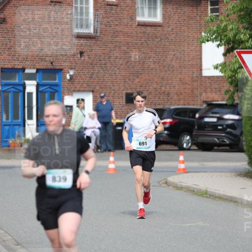 10.05.2026 - 8. Wedeler Halbmarathon Andreas Tolksdorf http://msf.ph/oto/9693051 10.05.2026 10:17:48 Laufen 475, 839, 691 meine-sportfotos.de