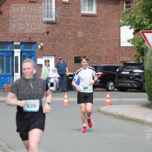 10.05.2026 - 8. Wedeler Halbmarathon Andreas Tolksdorf http://msf.ph/oto/9693054 10.05.2026 10:17:48 Laufen 475, 1839, 691 meine-sportfotos.de