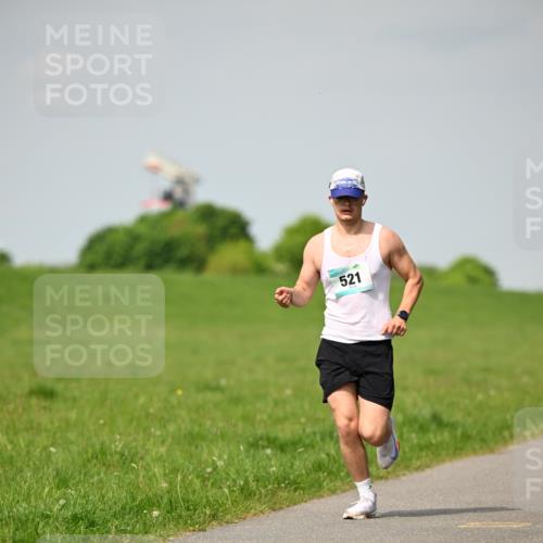 10.05.2026 - 8. Wedeler Halbmarathon Dr. Thomas Lammeyer http://msf.ph/oto/9693055 10.05.2026 11:17:06 Laufen 521 meine-sportfotos.de