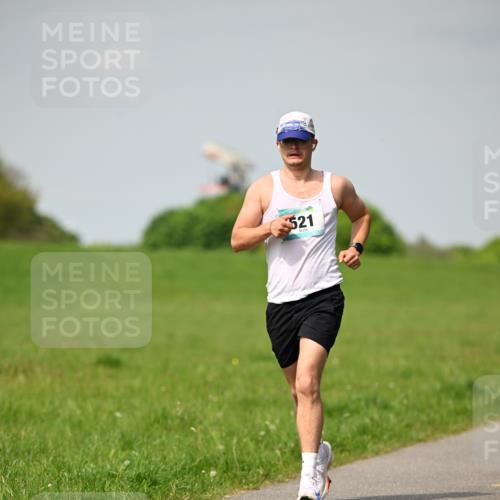10.05.2026 - 8. Wedeler Halbmarathon Dr. Thomas Lammeyer http://msf.ph/oto/9693070 10.05.2026 11:17:07 Laufen 521 meine-sportfotos.de