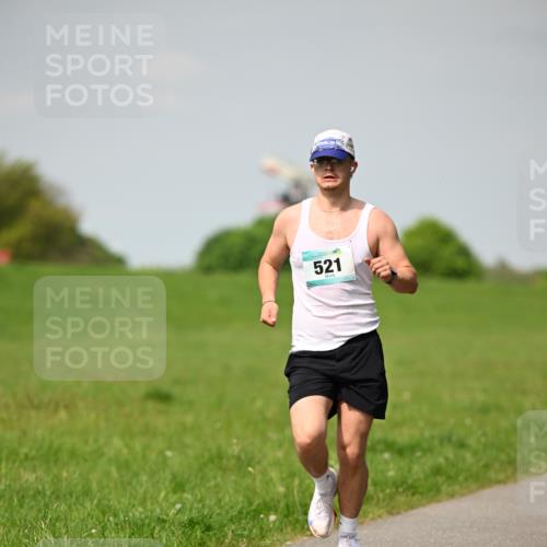 10.05.2026 - 8. Wedeler Halbmarathon Dr. Thomas Lammeyer http://msf.ph/oto/9693075 10.05.2026 11:17:07 Laufen 521 meine-sportfotos.de