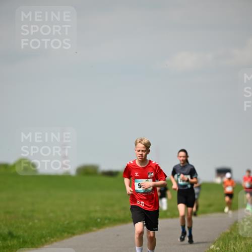 10.05.2026 - 8. Wedeler Halbmarathon Dr. Thomas Lammeyer http://msf.ph/oto/9693087 10.05.2026 11:17:15 Laufen  meine-sportfotos.de