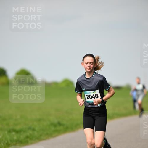 10.05.2026 - 8. Wedeler Halbmarathon Dr. Thomas Lammeyer http://msf.ph/oto/9693178 10.05.2026 11:17:21 Laufen 2046 meine-sportfotos.de