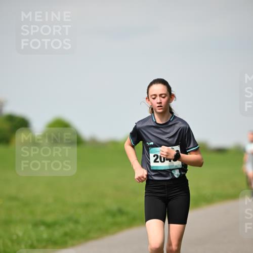 10.05.2026 - 8. Wedeler Halbmarathon Dr. Thomas Lammeyer http://msf.ph/oto/9693183 10.05.2026 11:17:21 Laufen  meine-sportfotos.de
