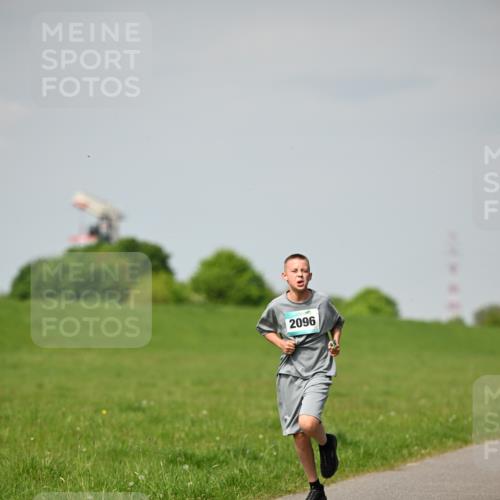 10.05.2026 - 8. Wedeler Halbmarathon Dr. Thomas Lammeyer http://msf.ph/oto/9693204 10.05.2026 11:17:28 Laufen 2096 meine-sportfotos.de