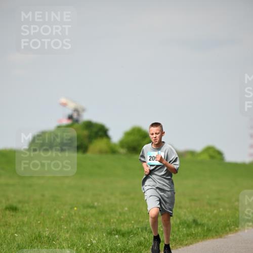 10.05.2026 - 8. Wedeler Halbmarathon Dr. Thomas Lammeyer http://msf.ph/oto/9693211 10.05.2026 11:17:29 Laufen  meine-sportfotos.de