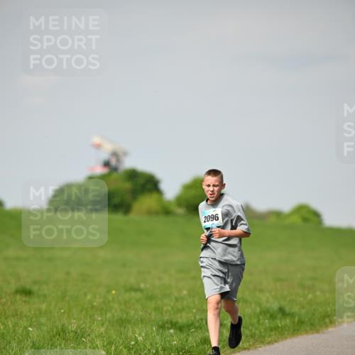 10.05.2026 - 8. Wedeler Halbmarathon Dr. Thomas Lammeyer http://msf.ph/oto/9693213 10.05.2026 11:17:29 Laufen 2096 meine-sportfotos.de