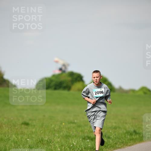 10.05.2026 - 8. Wedeler Halbmarathon Dr. Thomas Lammeyer http://msf.ph/oto/9693220 10.05.2026 11:17:29 Laufen 2096 meine-sportfotos.de
