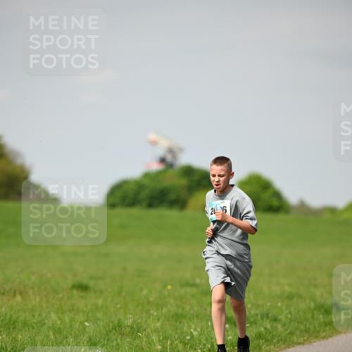 10.05.2026 - 8. Wedeler Halbmarathon Dr. Thomas Lammeyer http://msf.ph/oto/9693224 10.05.2026 11:17:30 Laufen  meine-sportfotos.de