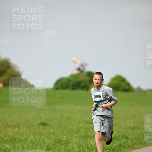 10.05.2026 - 8. Wedeler Halbmarathon Dr. Thomas Lammeyer http://msf.ph/oto/9693227 10.05.2026 11:17:30 Laufen 2096 meine-sportfotos.de
