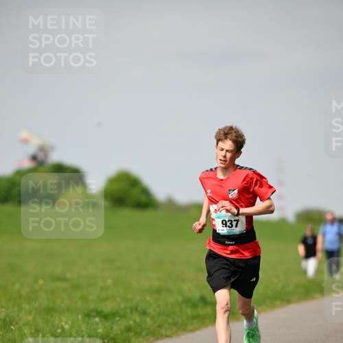 10.05.2026 - 8. Wedeler Halbmarathon Dr. Thomas Lammeyer http://msf.ph/oto/9693242 10.05.2026 11:17:31 Laufen 937, 140 meine-sportfotos.de