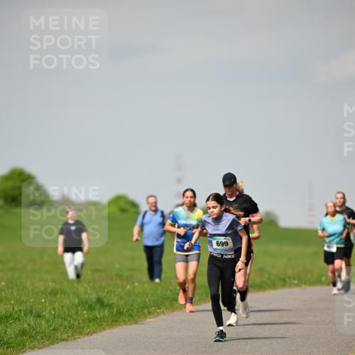 10.05.2026 - 8. Wedeler Halbmarathon Dr. Thomas Lammeyer http://msf.ph/oto/9693329 10.05.2026 11:17:42 Laufen 699 meine-sportfotos.de