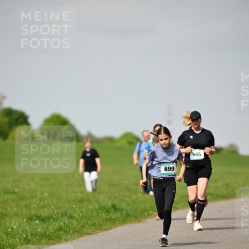 10.05.2026 - 8. Wedeler Halbmarathon Dr. Thomas Lammeyer http://msf.ph/oto/9693352 10.05.2026 11:17:43 Laufen 699, 565 meine-sportfotos.de