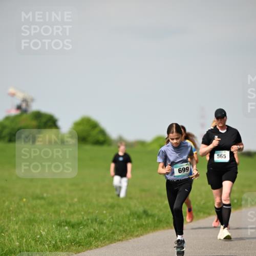 10.05.2026 - 8. Wedeler Halbmarathon Dr. Thomas Lammeyer http://msf.ph/oto/9693361 10.05.2026 11:17:44 Laufen 699, 565 meine-sportfotos.de
